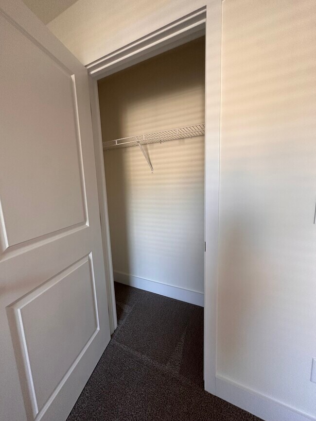 Foto del edificio - 3037 Bogart Ln