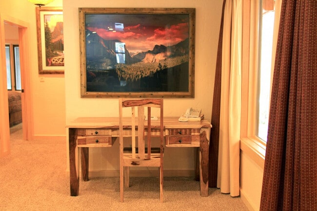 Foto del edificio - 8033 Larkspur Ln