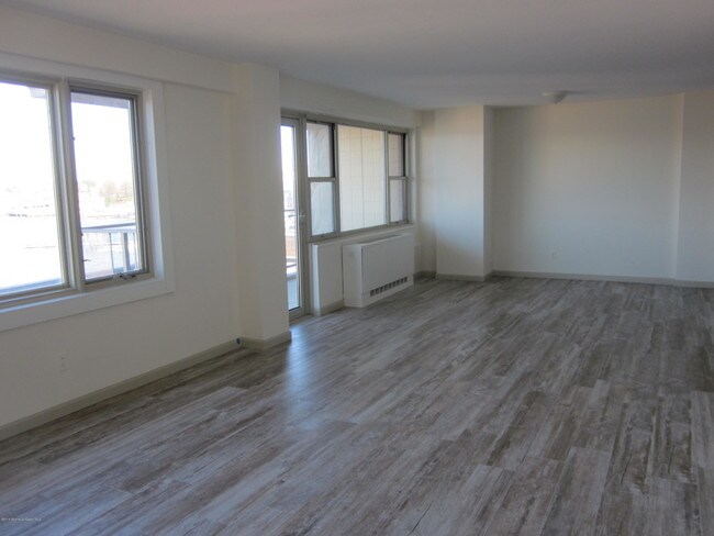 Building Photo - 28 Riverside Ave