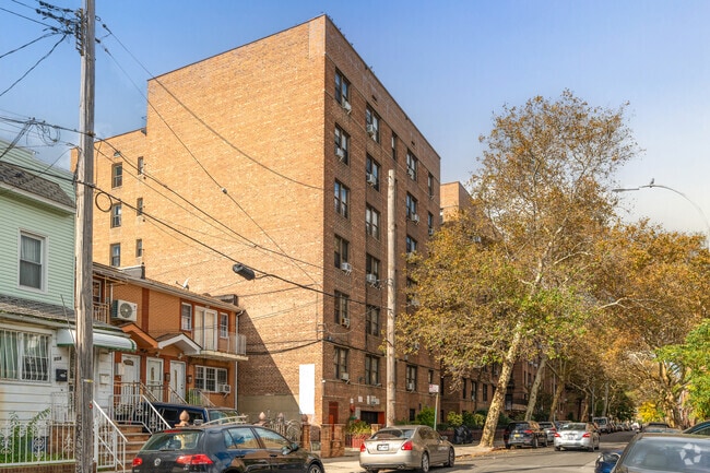 Building Photo - 282 E 35th St