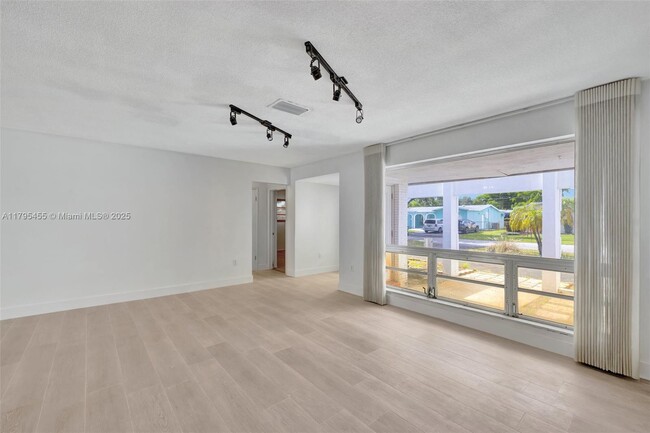 Building Photo - 9121 SW 54th Pl
