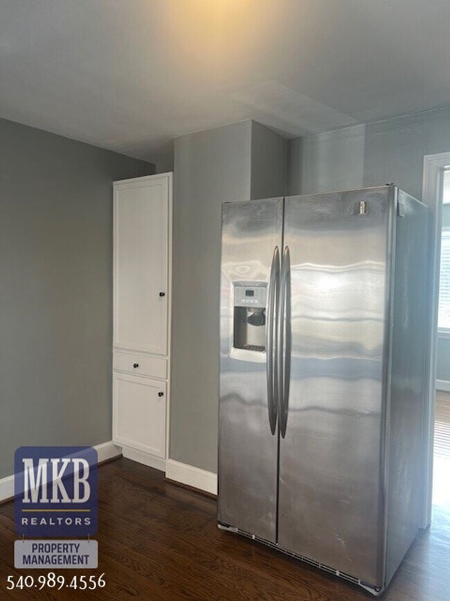 Foto del edificio - 6221 Shady Acres Dr
