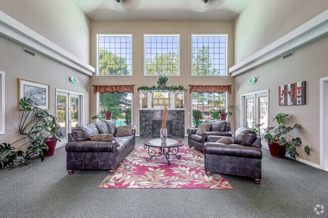 Casa club - On the Boulevard