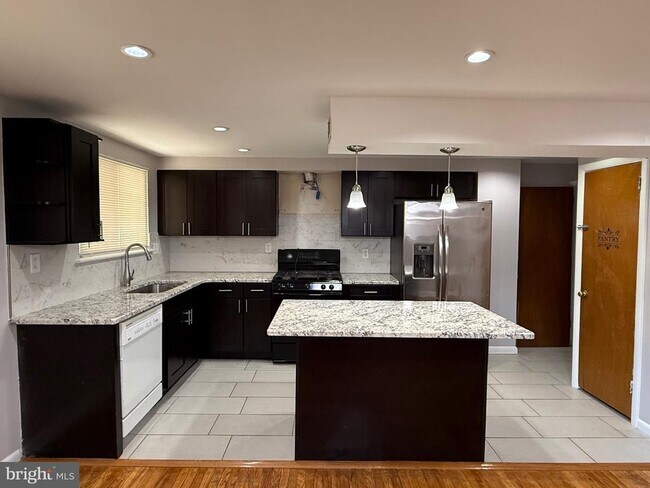 Foto del edificio - 9304 Lansford St