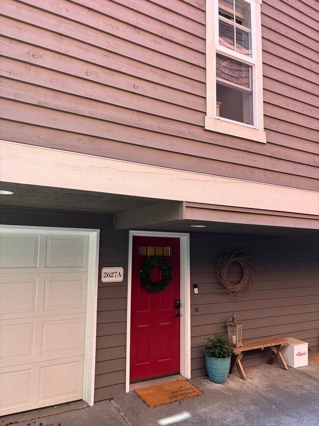 Building Photo - Ballard Townhouse