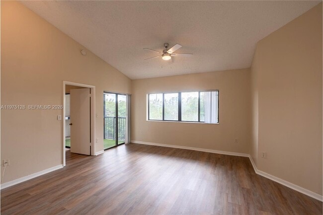 Foto del edificio - 2445 SW 18th Terrace