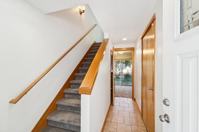 Foto del edificio - 3 bedroom in Seattle WA 98107