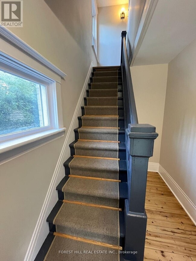 Building Photo - 324 Andrew St