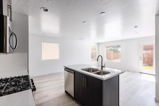 Building Photo - 5989 Europa Ln