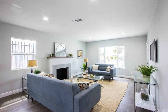 Sala de estar (se muestra amueblada) - 7758 Tujunga Ave