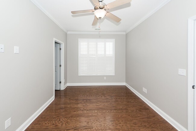 Building Photo - 4 Bedroom 3.5 Bath Townhouse in Kingsbridg...