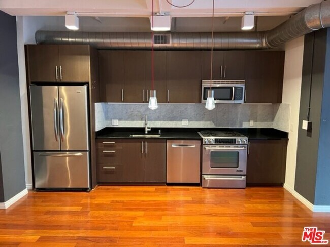 Building Photo - 849 S Broadway