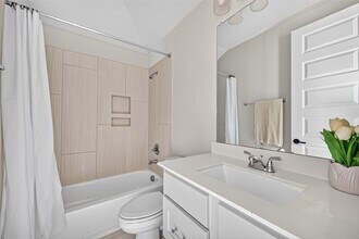 Building Photo - 7211 Sylvan Birch Trl