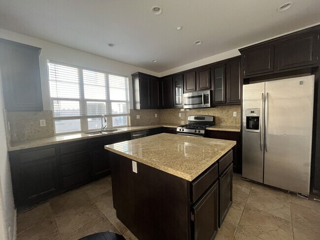 Foto del edificio - GORGEOUS DOS LAGOS Townhome 3/2.5  RESORT ...