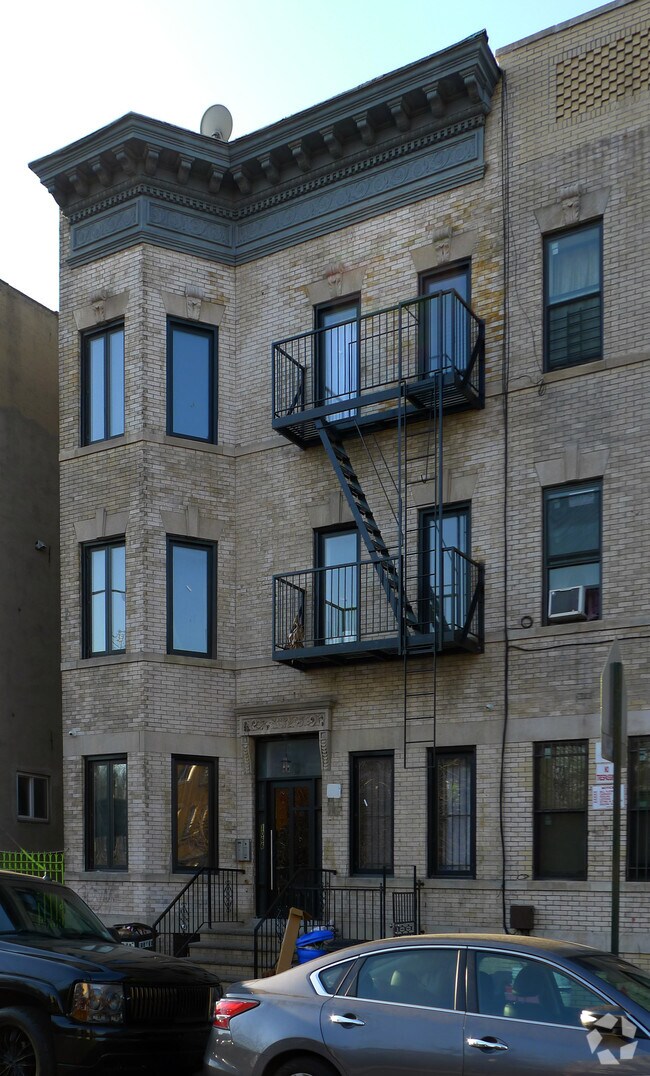 Building Photo - 1066 Putnam Ave