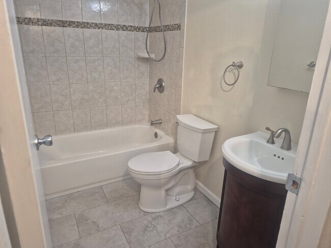Foto del edificio - 111 N Oaks Blvd