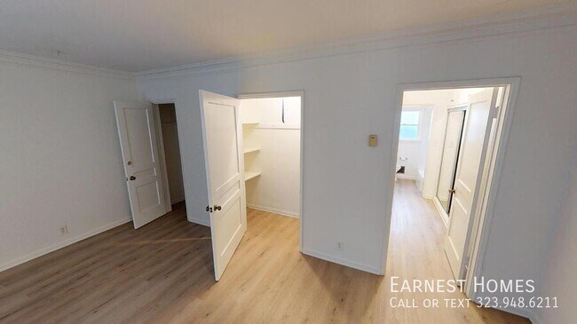 Foto del edificio - 127 N Doheny Dr