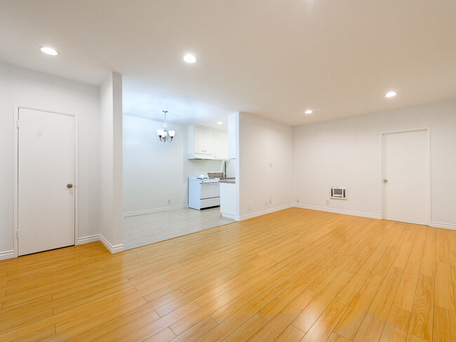 Foto del interior - 1738  Armacost Ave,