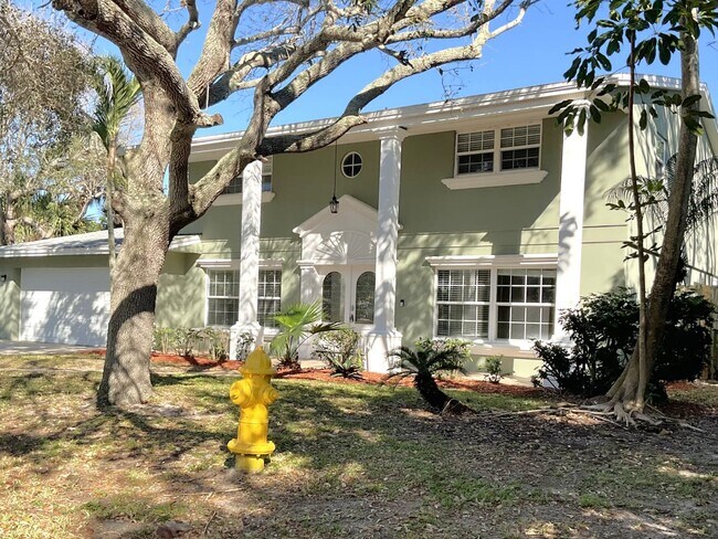 Building Photo - 207 Flamingo Ln