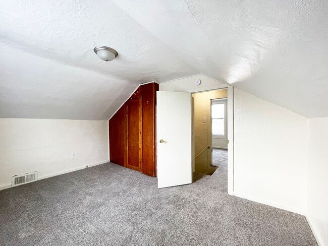 Foto del edificio - 3 Bedroom house with Garage!