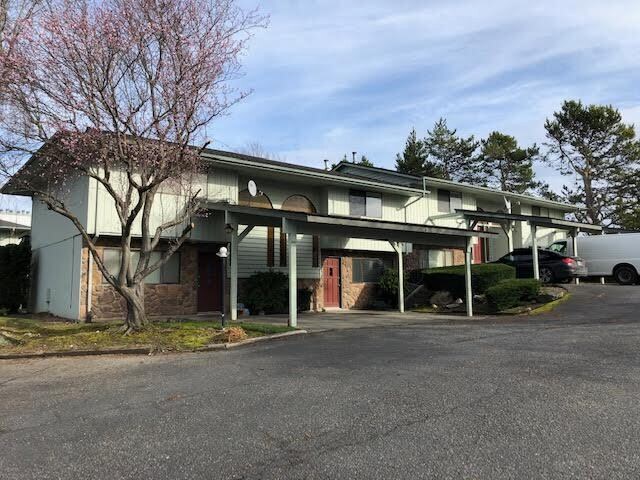 Building Photo - 1610 Skyline Way