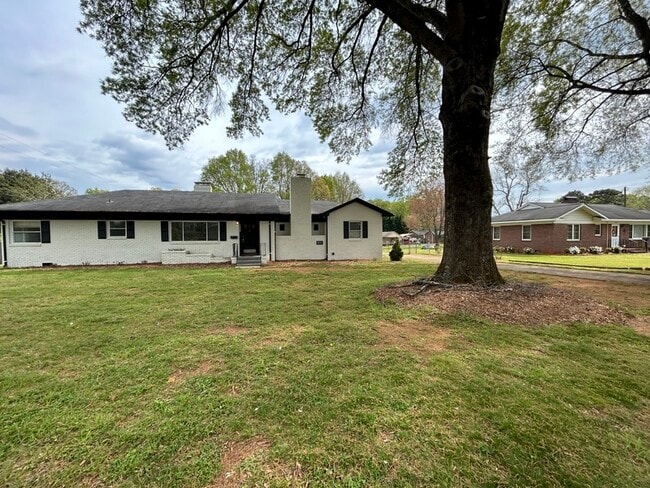 Building Photo - 5200 Christenbury Rd