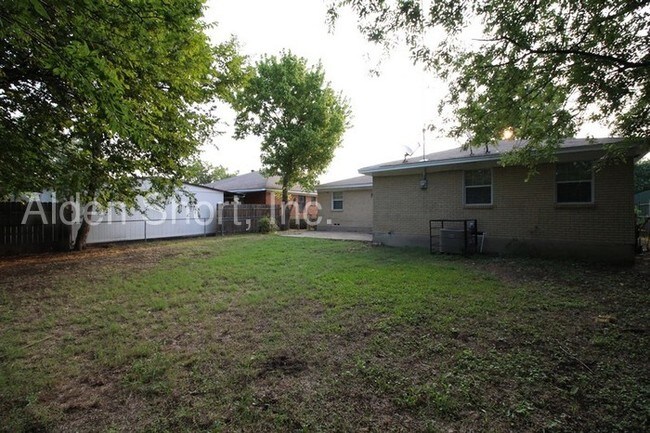 Foto del edificio - 4 bed, 2 bath in Pleasant Grove