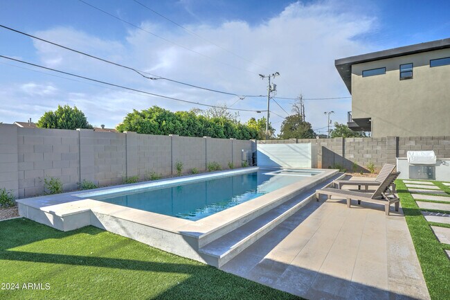Foto del edificio - 3726 N 68th St