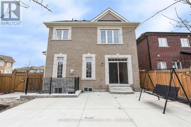 Building Photo - 2 Falling Leaf Dr