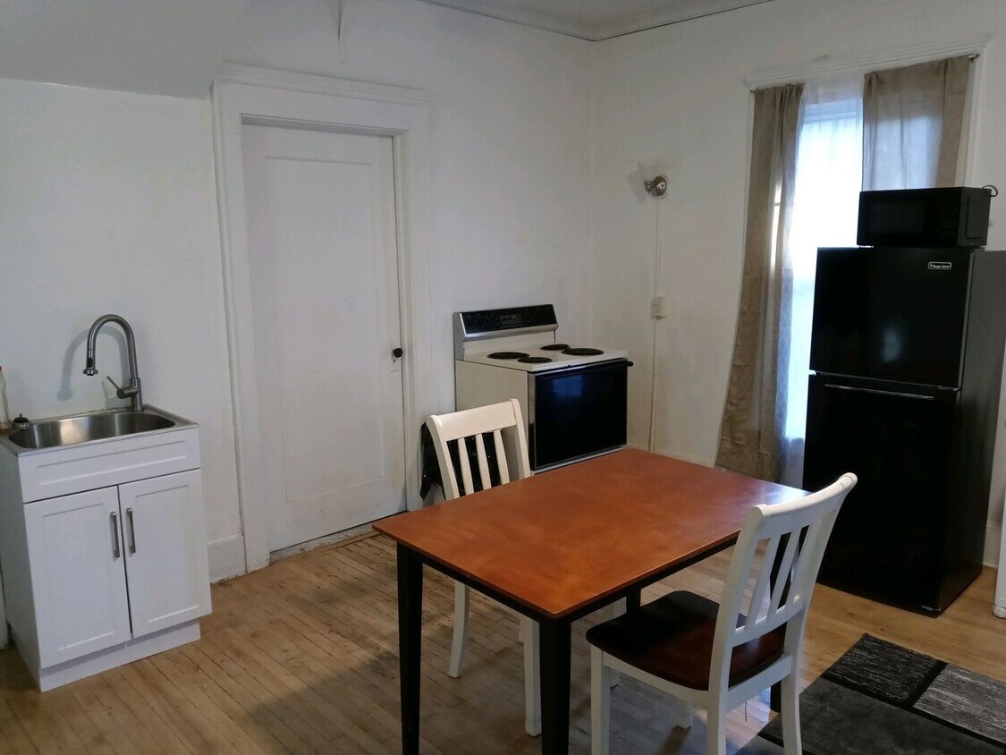 Primary Photo - Large Studio apartment in Syracuse NY for ...