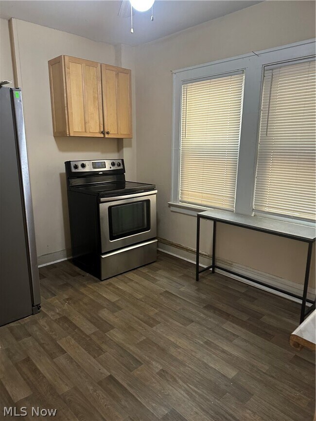 Building Photo - 15415 Kinsman Rd