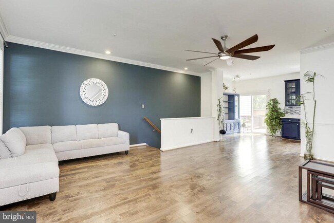 Building Photo - 9197 Carriage House Ln