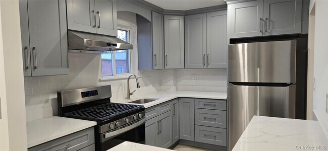 Building Photo - 62-60-62-71 71st St