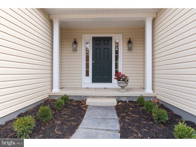 Building Photo - 233 W Woodview Rd
