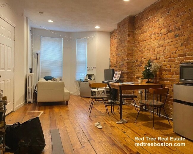 Building Photo - 210 Hemenway St