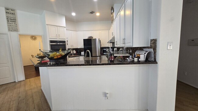 Foto del edificio - 6802 Rhodes Ct