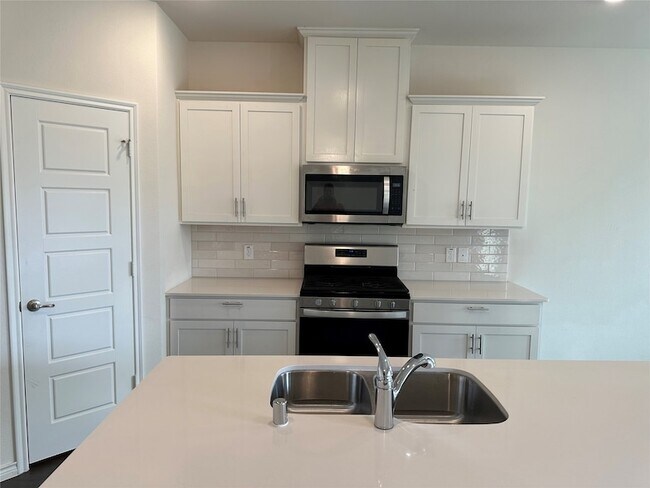 Foto del edificio - 5301 Austen Ave