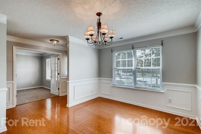 Building Photo - 3011 Thistlewood Cir