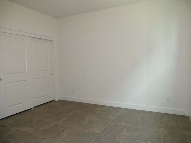 Building Photo - 1388-1390 S Dairy Drive - 1390