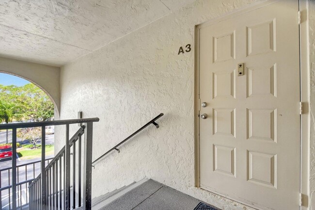 Building Photo - 811 Sky Pine Way