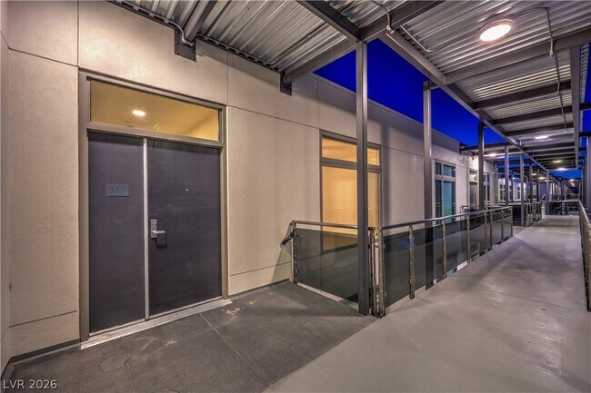 Foto del edificio - 8925 W Flamingo Rd
