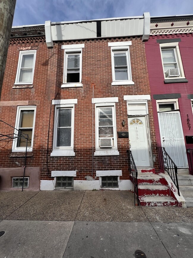 Building Photo - 1855 E Lippincott St