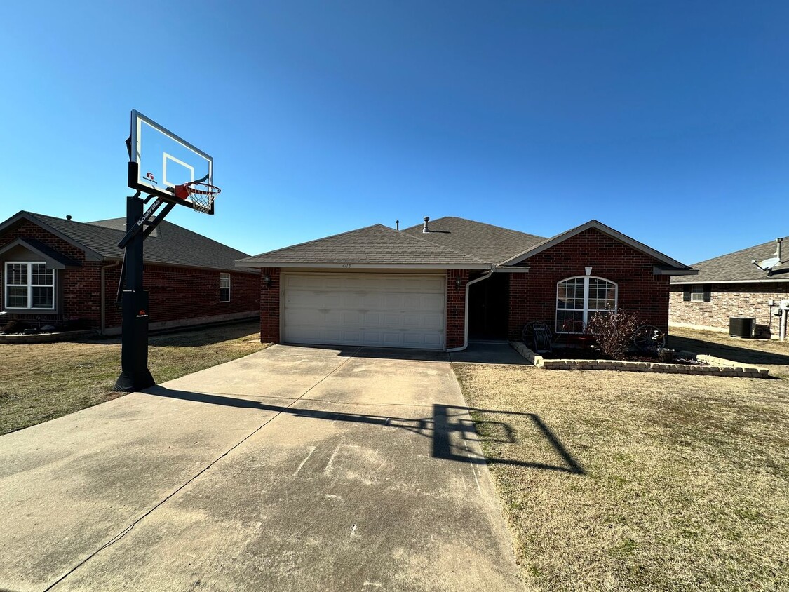 Foto principal - Spacious 3-Bedroom, 2-Bath Home in Moore!