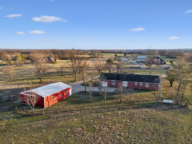 Foto del edificio - 353 Branham Mill Rd