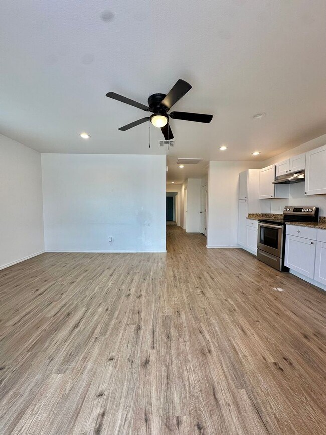 Foto del edificio - COMING AUGUST 2025 - Newly Built 3-Bedroom...