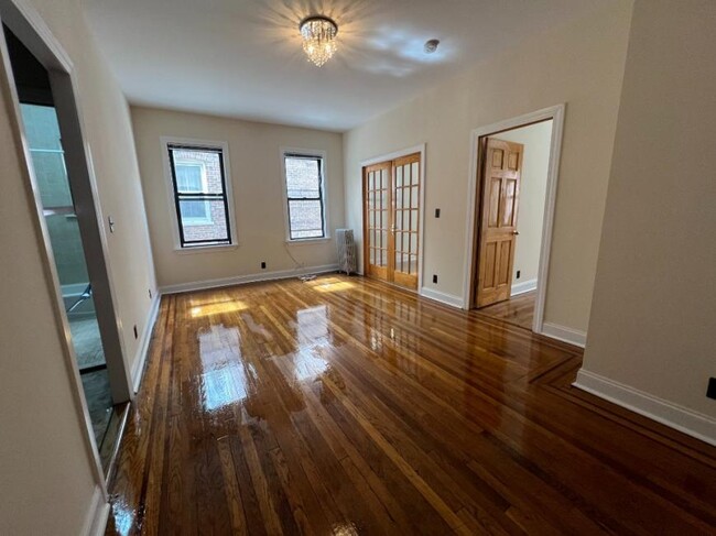 Building Photo - 1 bedroom in SUNNYSIDE NY 11104