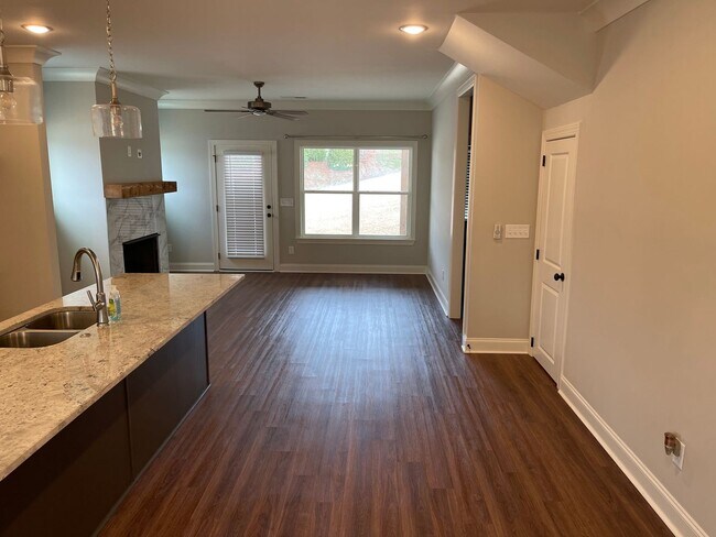 Building Photo - New Opelika Townhome.