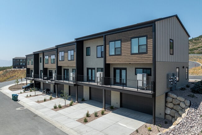 Building Photo - Trailside Townhomes