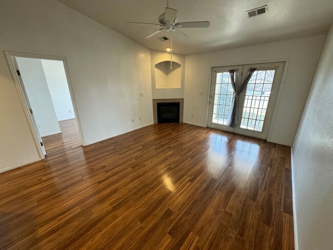 Building Photo - Bright, open, 2nd story condo - perfect fo...