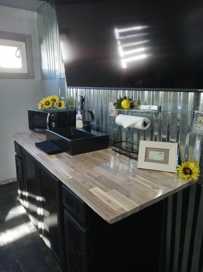 Suite 3 - 1222 River Rd